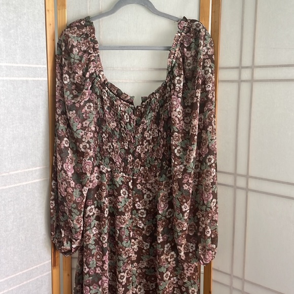 ASTR the Label FLORAL V FRONT LONG SLEEVE MIDI DRESS - Picture 8 of 9